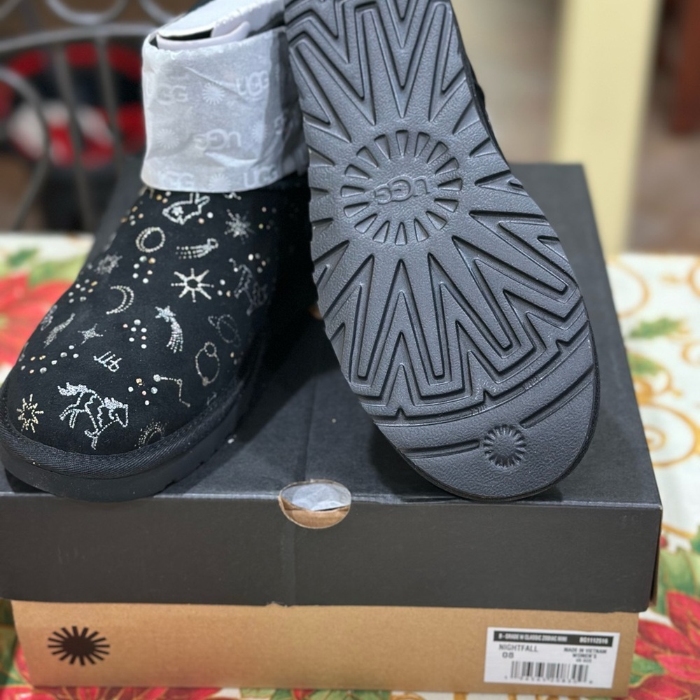 UGG women Cosmic Black and Gray Boots